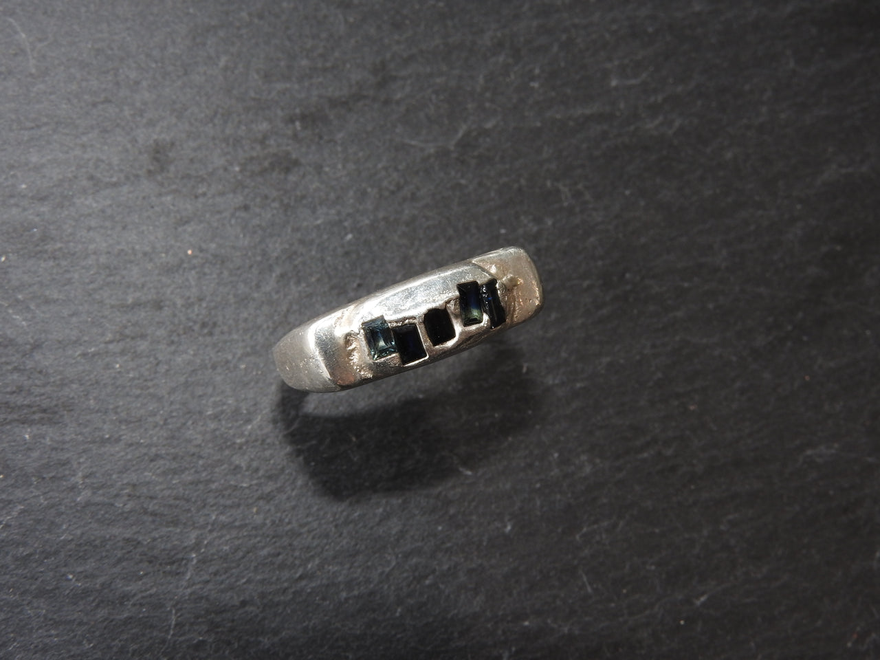 SAPPHIRE CLUSTER RING