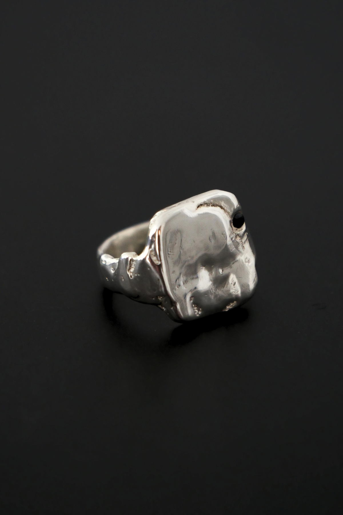 MOLTEN | BLACK SAPPHIRE RING
