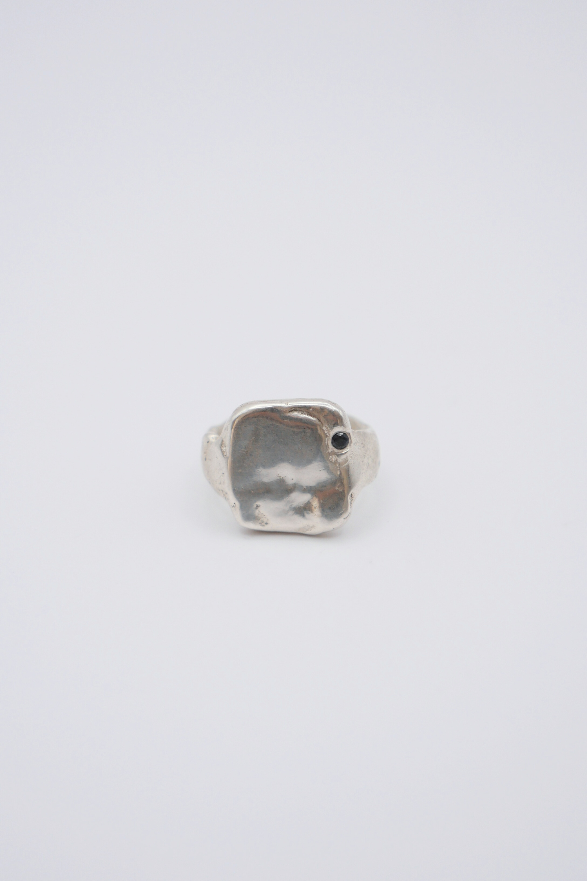 MOLTEN | BLACK SAPPHIRE RING