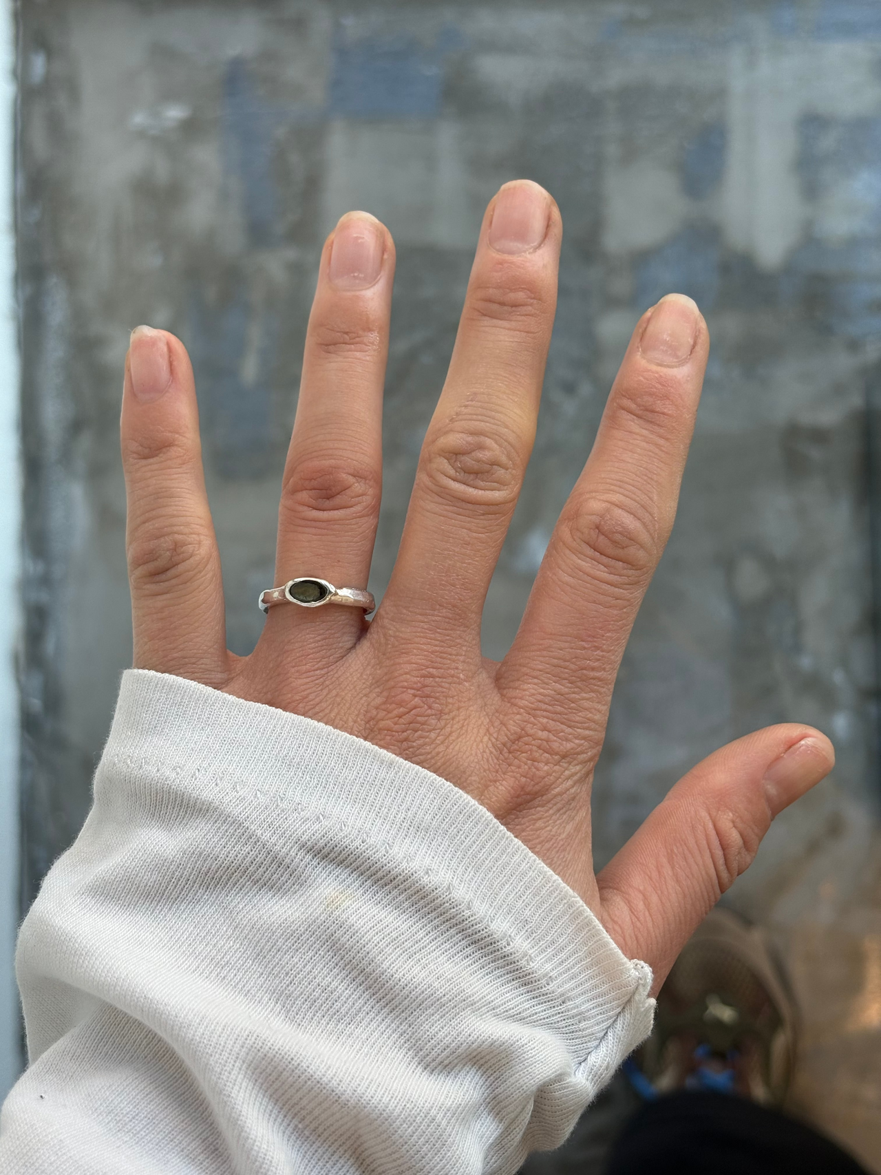 SINGLE OVAL STACKER | SMOKEY QUARTZ